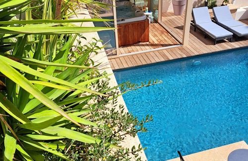 Paradou Cottage | Mas du Touret infinity pool and jacuzzi