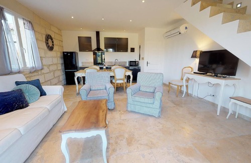 Saint Pierre de Mezoargues Apartment | Mas de Guiguite : Clim, Calm & Garden in Provence