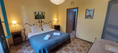 Cascastel-des-Corbieres Bed & Breakfast | Mas Montluzia