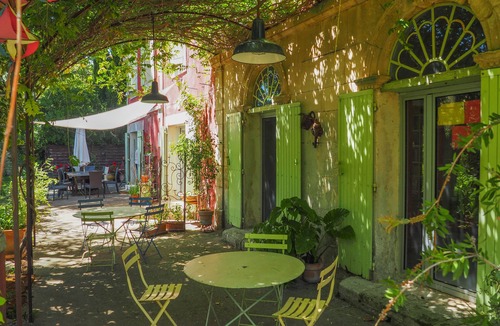 Arles House | Mas on large wooded plot with natural swimming pond.