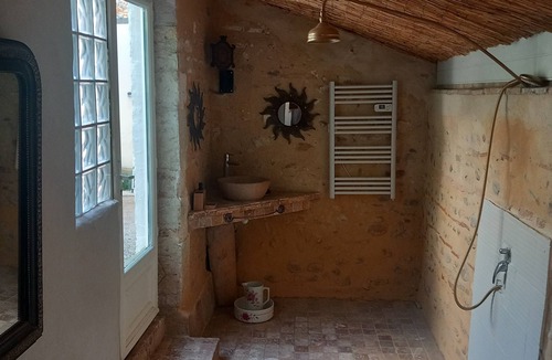 Generac House | Mas Provençal à 10 Minutes de Nîmes. Animaux de Compagnie Acceptés !