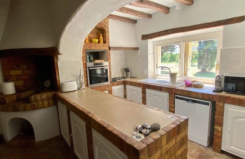 Cavaillon House | Mas Provençale Entouré de Pommiers, Piscine et Terrain de Tennis