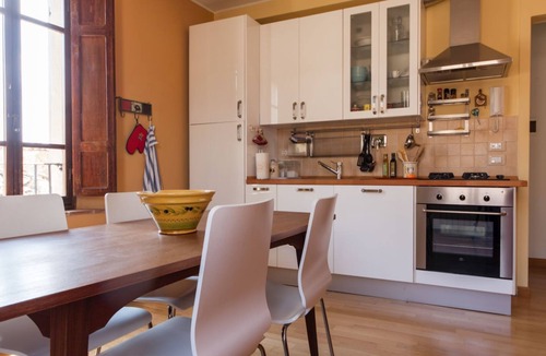 Compignano Apartment | Medieval village TOP flat, third floor with Wi-Fi & aircon