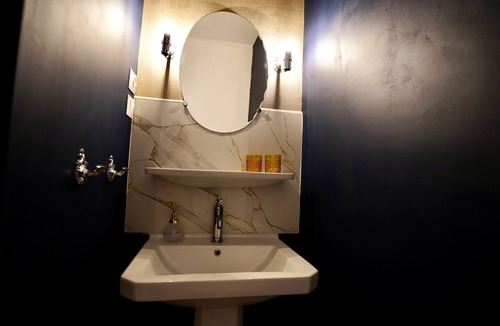 Treilles Apartment | "Mediterranean" Room with Shared Terrace, Wi-Fi, and Air Conditioning