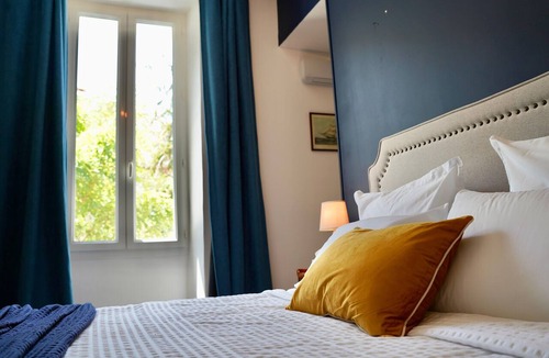 Treilles Apartment | "Mediterranean" Room with Shared Terrace, Wi-Fi, and Air Conditioning