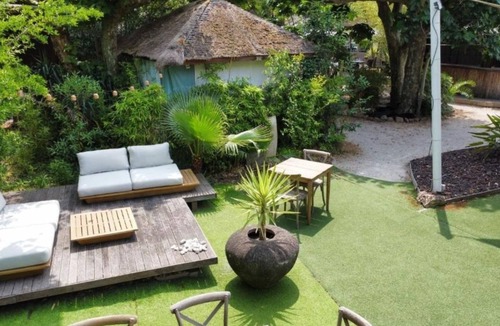 Sanary-sur-Mer Hotel | Mediterranean Terrace Stay Close to Boat Tours, Marina & Coastal Walks