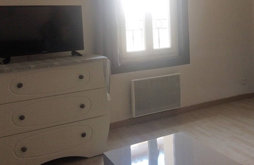 Aigues-Mortes Medieval City Apartment | Mezzanine studio in the heart of the ramparts of Aigues Mortes