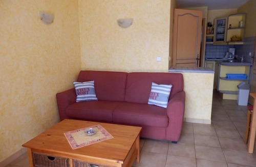 Agay Apartment | "Mimosa" holiday flat with a view of the water