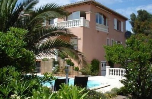 Agay Apartment | "Mimosa" holiday flat with a view of the water
