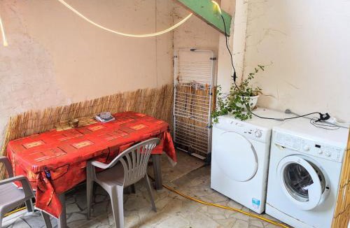 Route d'Arles House | Mini Studio de 13 m2 avec terrasse 15 mn centre Nimes