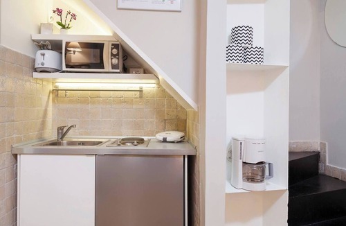Rione V Ponte Apartment | Miró, small loft on Giulia street