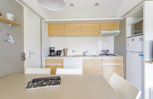 Torreilles House | Mobile Home in 5-Star Seafront Campsite with Pool, Wi-Fi & Air Conditioning in Torreilles