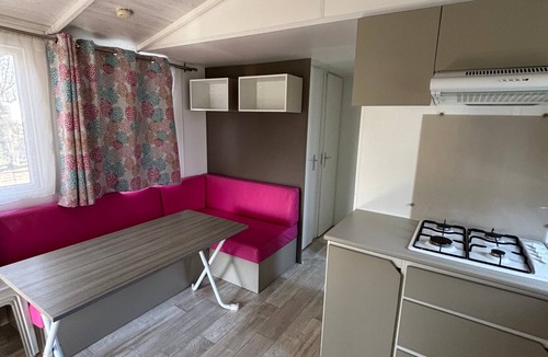 Cheval-Blanc House | Mobile Home 'Luberon Detente' with Lake View, Shared Pool and Air Conditioning