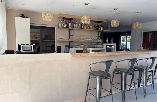 Cheval-Blanc House | Mobile Home 'Luberon Detente' with Lake View, Shared Pool and Air Conditioning