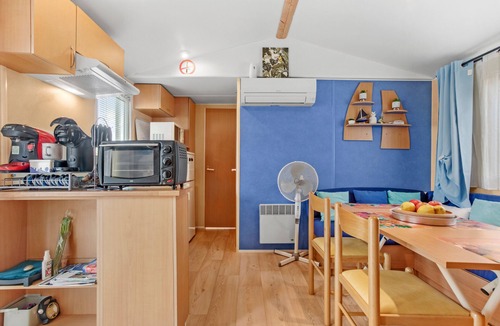 Hyeres House | Mobile Home 'Mobilhome 6 Personnes' with Private Terrace, Wi-Fi and Air Conditioning