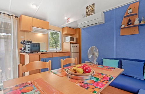 Hyeres House | Mobile Home 'Mobilhome 6 Personnes' with Private Terrace, Wi-Fi and Air Conditioning