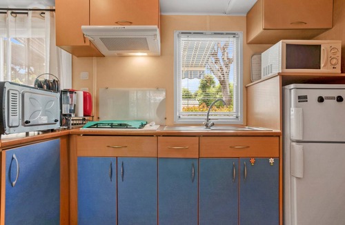 Hyeres House | Mobile Home 'Mobilhome 6 Personnes' with Private Terrace, Wi-Fi and Air Conditioning