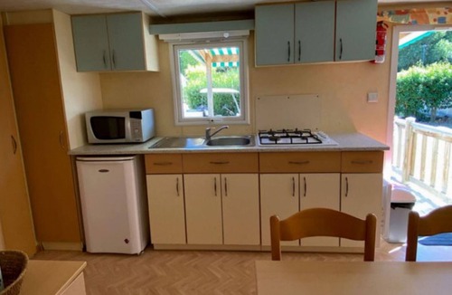 Cavaillon House | Mobile Home with Terrace in Cavaillon, Sleeps 6