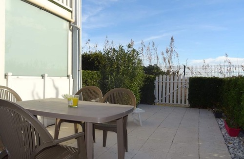 Palavas-les-Flots Apartment | Modern 2-BR Apartment with A/C, Parking, Pool - Steps from Beach & Center