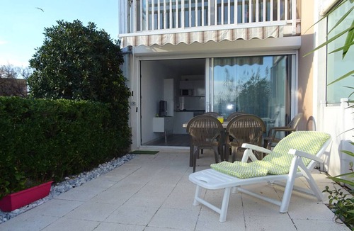 Palavas-les-Flots Apartment | Modern 2-BR Apartment with A/C, Parking, Pool - Steps from Beach & Center