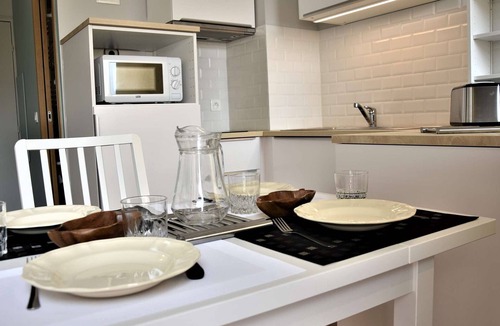 Gruissan Apartment | Modern Apartment, AC, Balcony, Private Parking, Near Gruissan Port - Sleeps 4