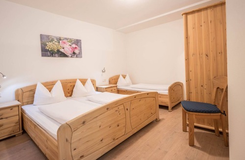 Mareta Apartment | Modern Apartment Enzian with Mountain View, Wi-Fi, Sauna, Terrace & Balcony; Parking Available