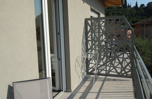 Malcesine Condo | MODERN APARTMENT SECOND FLOOR AND PARKING SPACE SKY APP