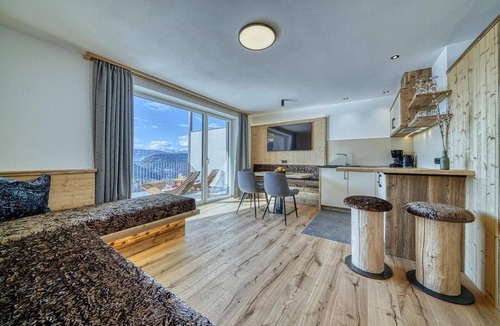 Avelengo Apartment | Modern Apartment with 2 Bedrooms & Panoramic Views – Apis