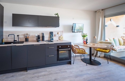 Hyeres Apartment | Modern apartment with sea views on the Côte dAzur