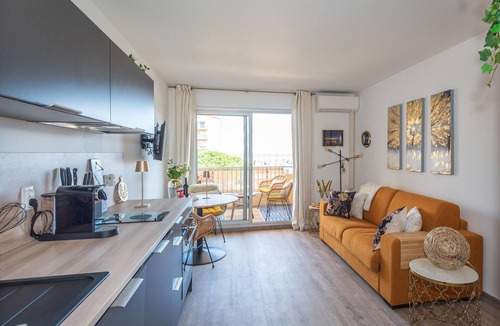 Hyeres Apartment | Modern apartment with sea views on the Côte dAzur