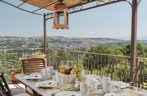 San Mariano Villa | Modern confort with a breath-taking view.