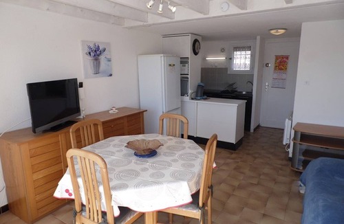 Marseillan Plage Apartment | Modern Duplex: AC, Wi-Fi, Terrace, Parking - Steps to Beach