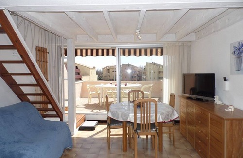 Marseillan Plage Apartment | Modern Duplex: AC, Wi-Fi, Terrace, Parking - Steps to Beach