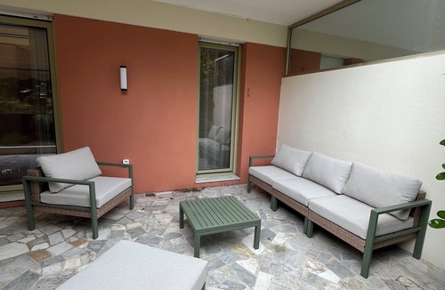 California - Pezou Apartment | MODERN GARDEN APARTMENT