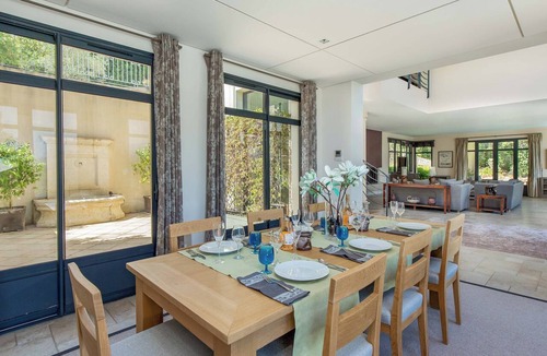 Tourrettes Villa | Modern Luxury Villa with Inifinity pool in gated Domaine de Terre Blanche