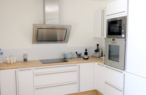 Aigues-Mortes Villa | MODERN VILLA near town center