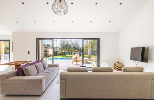 Mougins Villa | Modern Villa with Pool and Garden