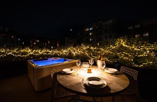 Milan Apartment | Modigliani Terrace Jacuzzi Golden House