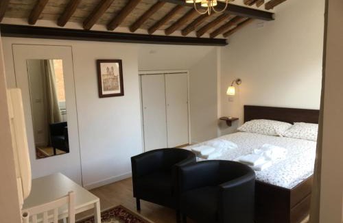 Rione VII Regola Apartment | Montoro 15 Attic Suite