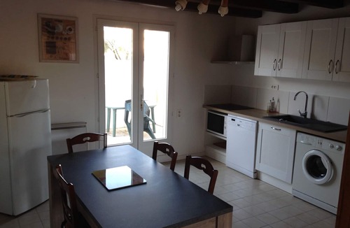 Perols Villa | Montpellier Pérols Carnon villa f3 air-conditioned near sea, 50m from streetcar
