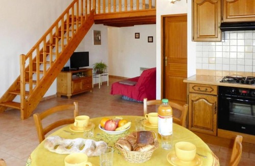 Bonnieux Apartment | Morard - Bonnieux Appt 2. Etage by Interhome