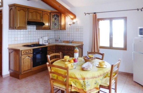 Bonnieux Apartment | Morard - Bonnieux Appt 2. Etage by Interhome