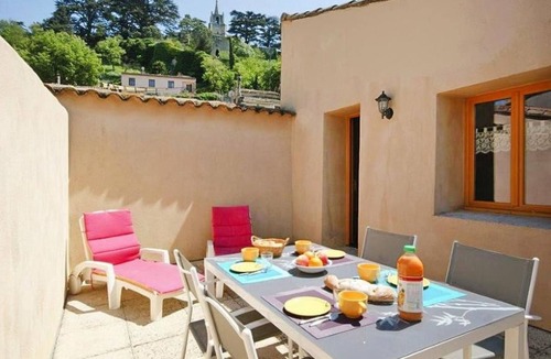 Bonnieux Apartment | Morard - Bonnieux Appt 2. Etage by Interhome