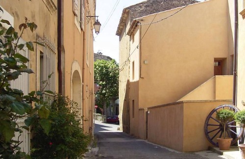 Bonnieux Apartment | Morard - Bonnieux Appt Bleu Provence by Interhome