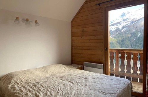 Pra Loup Ski Chalet | Mountain chalet for 10, Pra Loup, balcony & fireplace