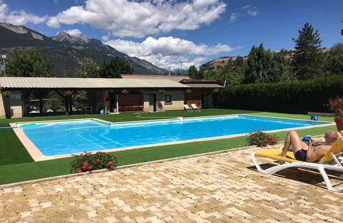 Guillestre Ski Chalet | Mountain chalet with pool access, children's play area, restaurant and pizzeria.