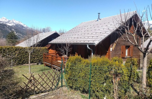 Guillestre Ski Chalet | Mountain chalet with pool access, children's play area, restaurant and pizzeria.