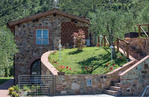Vorno Villa | My Rental Homes - Il Podere with swimming pool and outdoors Jacuzzi whirlpool