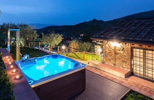 Vorno Villa | My Rental Homes - Il Podere with swimming pool and outdoors Jacuzzi whirlpool