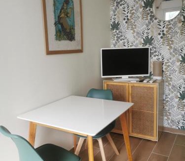Cadereau Bed & Breakfast | Nîmes les pins studio parking privé extérieur